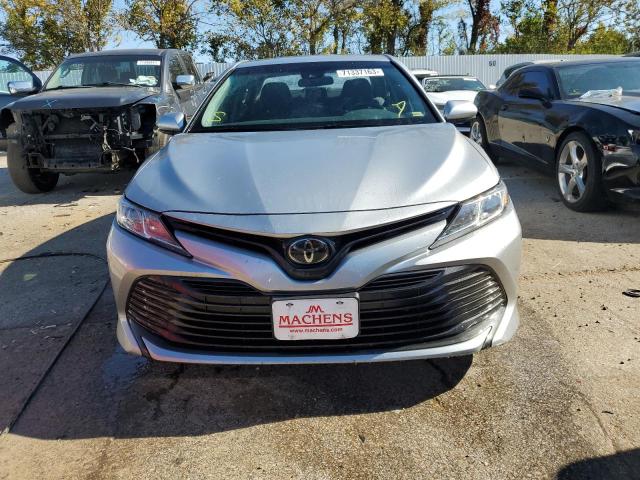 Photo 4 VIN: 4T1B11HK2JU611803 - TOYOTA CAMRY 