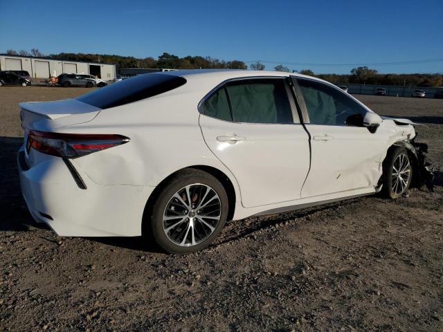 Photo 2 VIN: 4T1B11HK2JU611901 - TOYOTA CAMRY L 