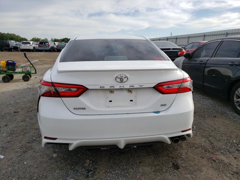 Photo 8 VIN: 4T1B11HK2JU618234 - TOYOTA CAMRY L 