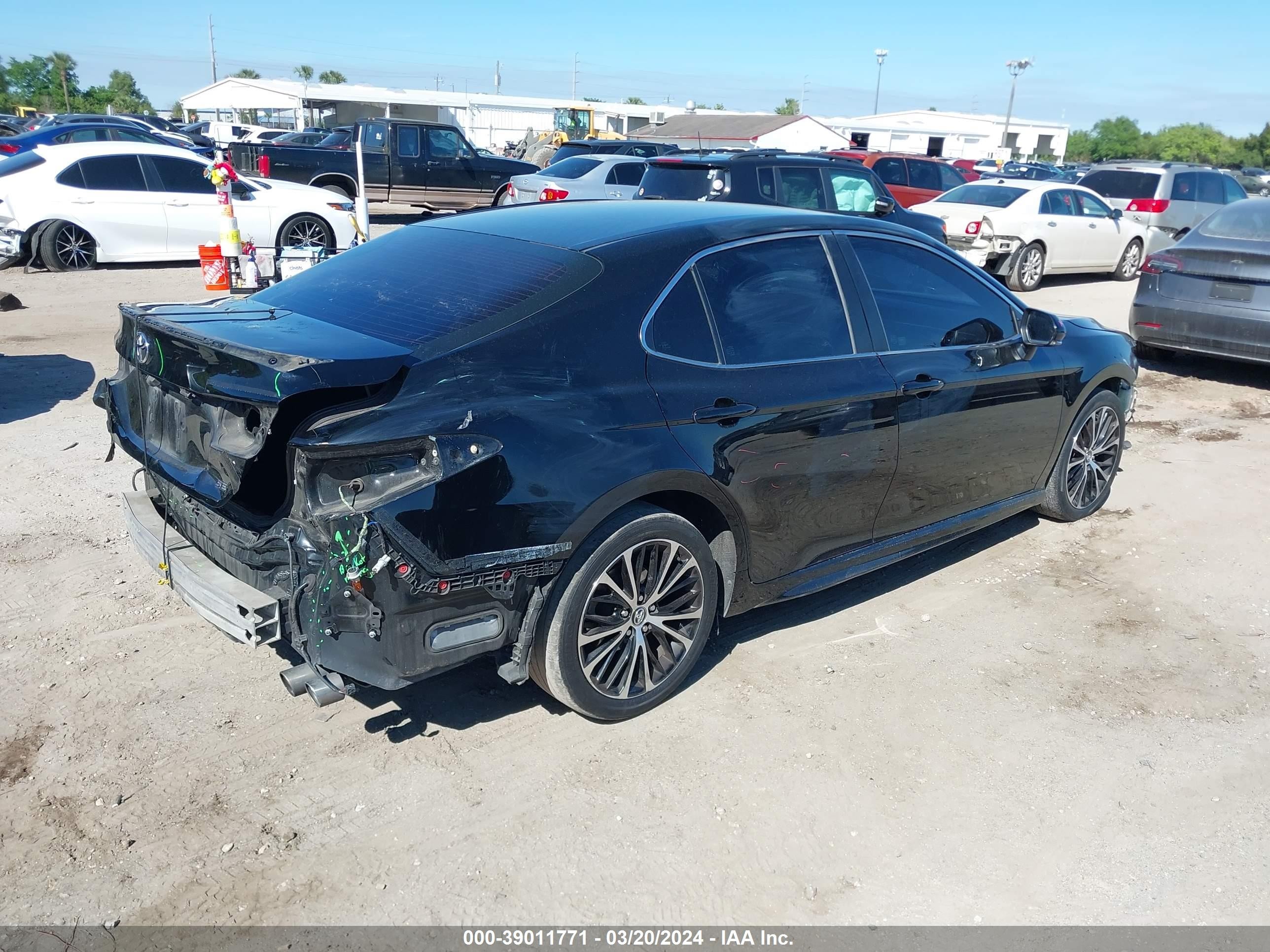 Photo 3 VIN: 4T1B11HK2JU622719 - TOYOTA CAMRY 