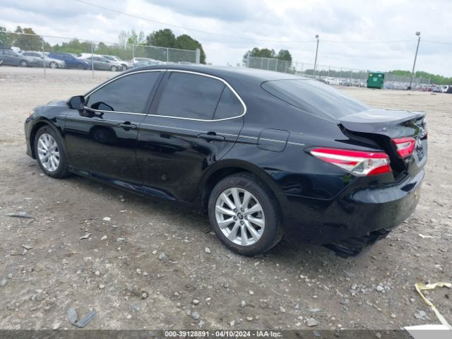 Photo 2 VIN: 4T1B11HK2JU634403 - TOYOTA CAMRY 