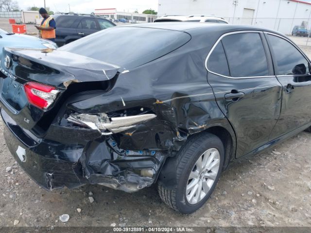 Photo 5 VIN: 4T1B11HK2JU634403 - TOYOTA CAMRY 