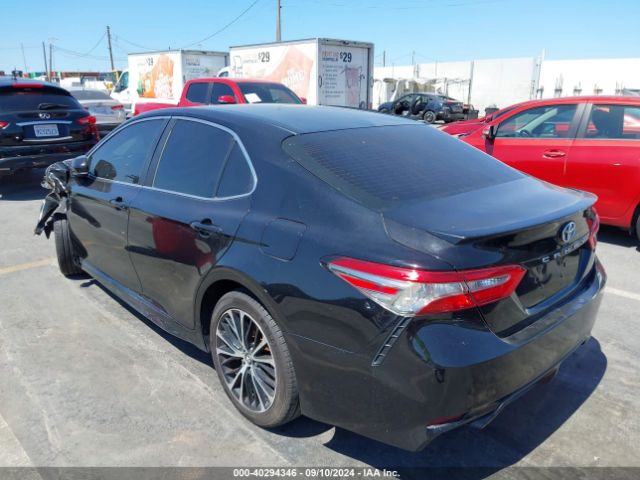 Photo 2 VIN: 4T1B11HK2JU646728 - TOYOTA CAMRY 