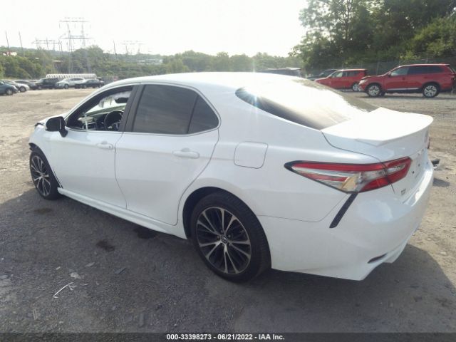 Photo 2 VIN: 4T1B11HK2JU647832 - TOYOTA CAMRY 