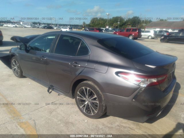 Photo 2 VIN: 4T1B11HK2JU651461 - TOYOTA CAMRY 