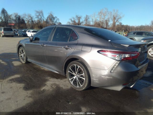 Photo 2 VIN: 4T1B11HK2JU666669 - TOYOTA CAMRY 