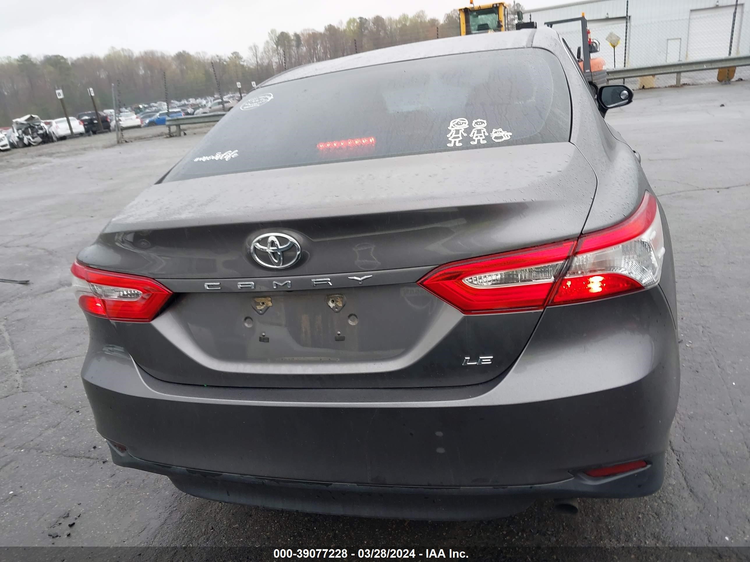 Photo 15 VIN: 4T1B11HK2JU671421 - TOYOTA CAMRY 