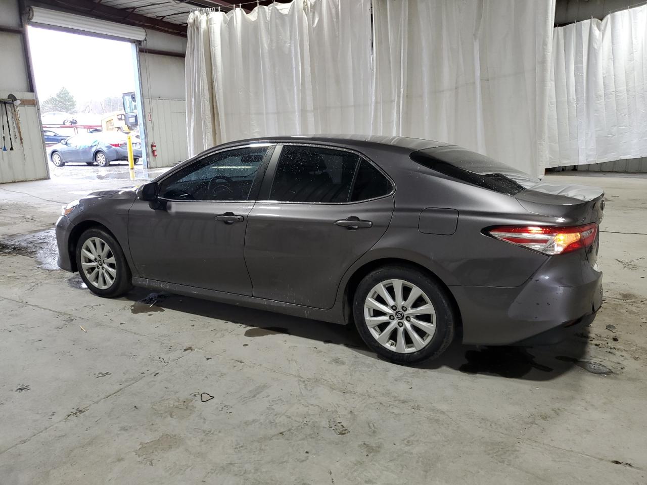 Photo 1 VIN: 4T1B11HK2JU677820 - TOYOTA CAMRY 