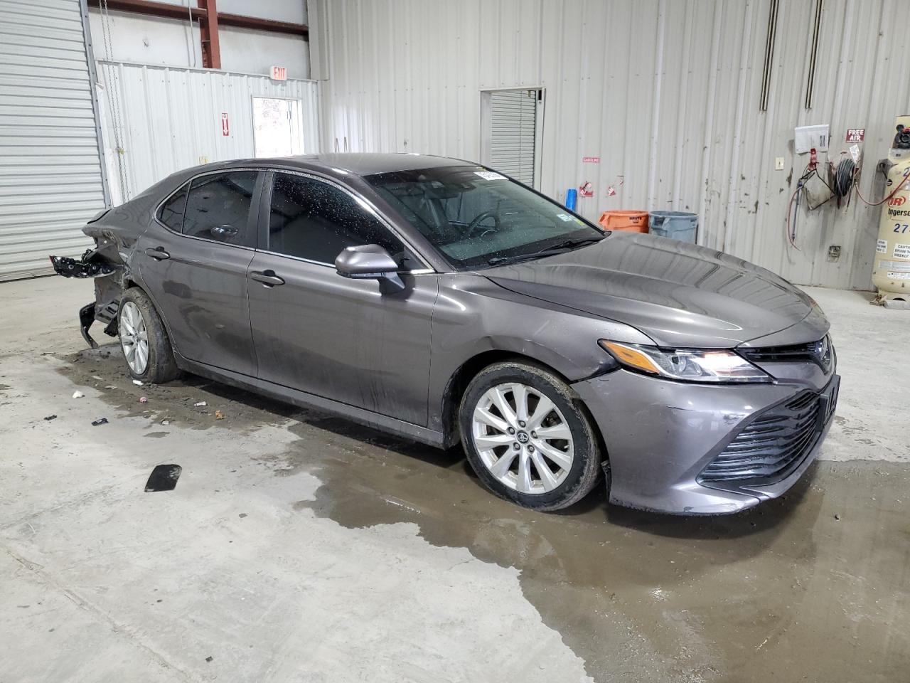 Photo 3 VIN: 4T1B11HK2JU677820 - TOYOTA CAMRY 