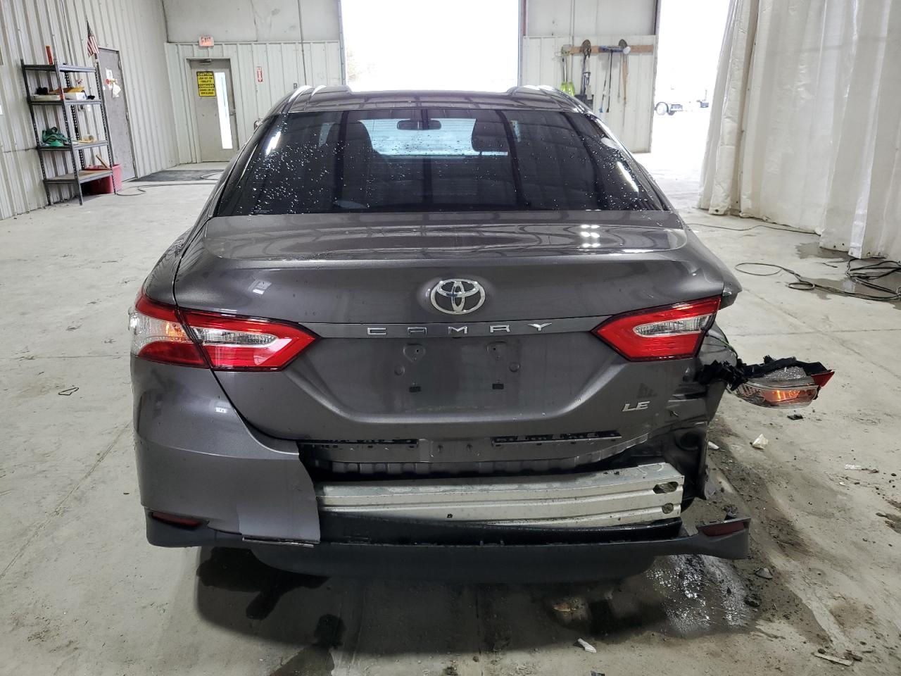 Photo 5 VIN: 4T1B11HK2JU677820 - TOYOTA CAMRY 