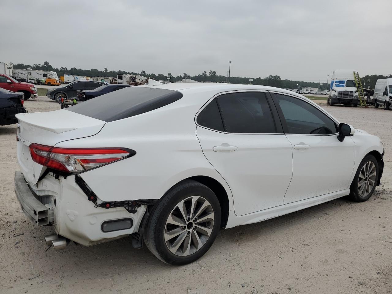 Photo 2 VIN: 4T1B11HK2KU169610 - TOYOTA CAMRY 