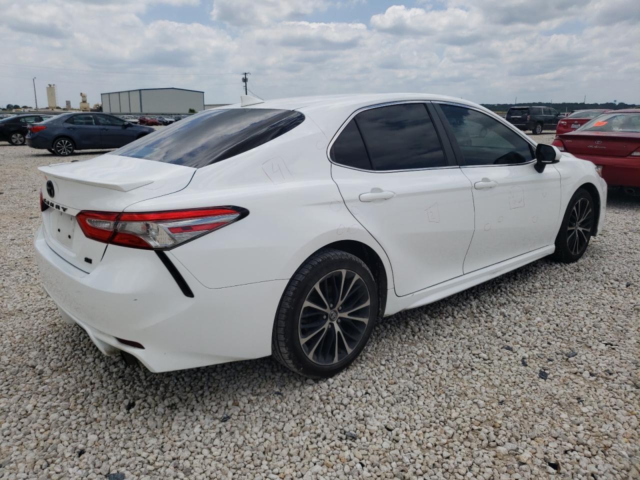 Photo 2 VIN: 4T1B11HK2KU227389 - TOYOTA CAMRY 