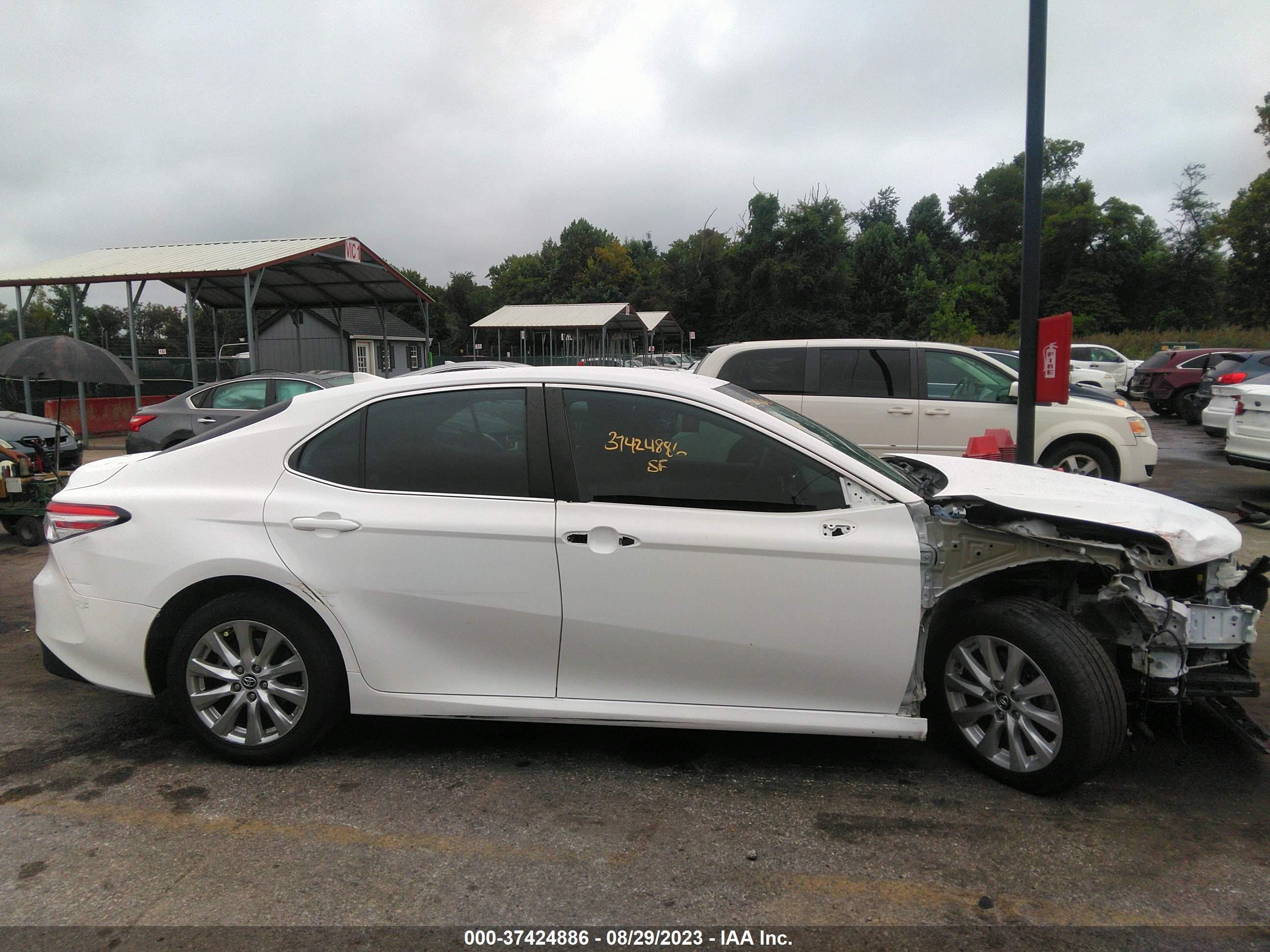 Photo 13 VIN: 4T1B11HK2KU230597 - TOYOTA CAMRY 