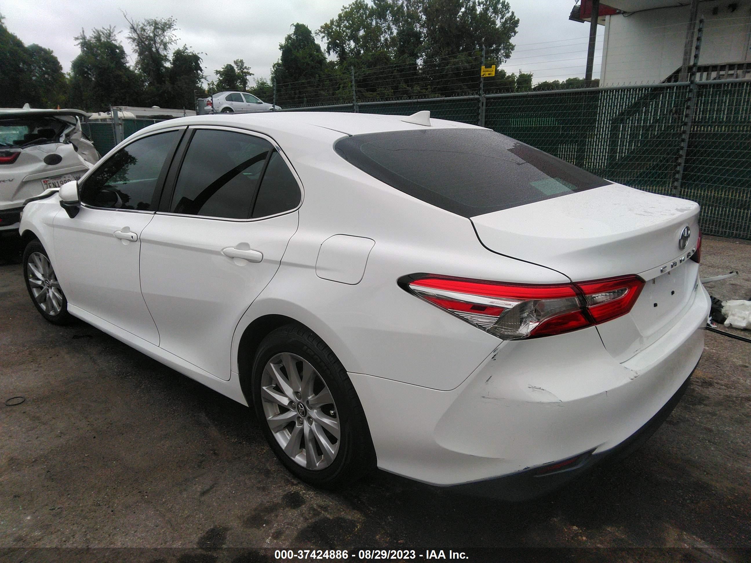 Photo 2 VIN: 4T1B11HK2KU230597 - TOYOTA CAMRY 