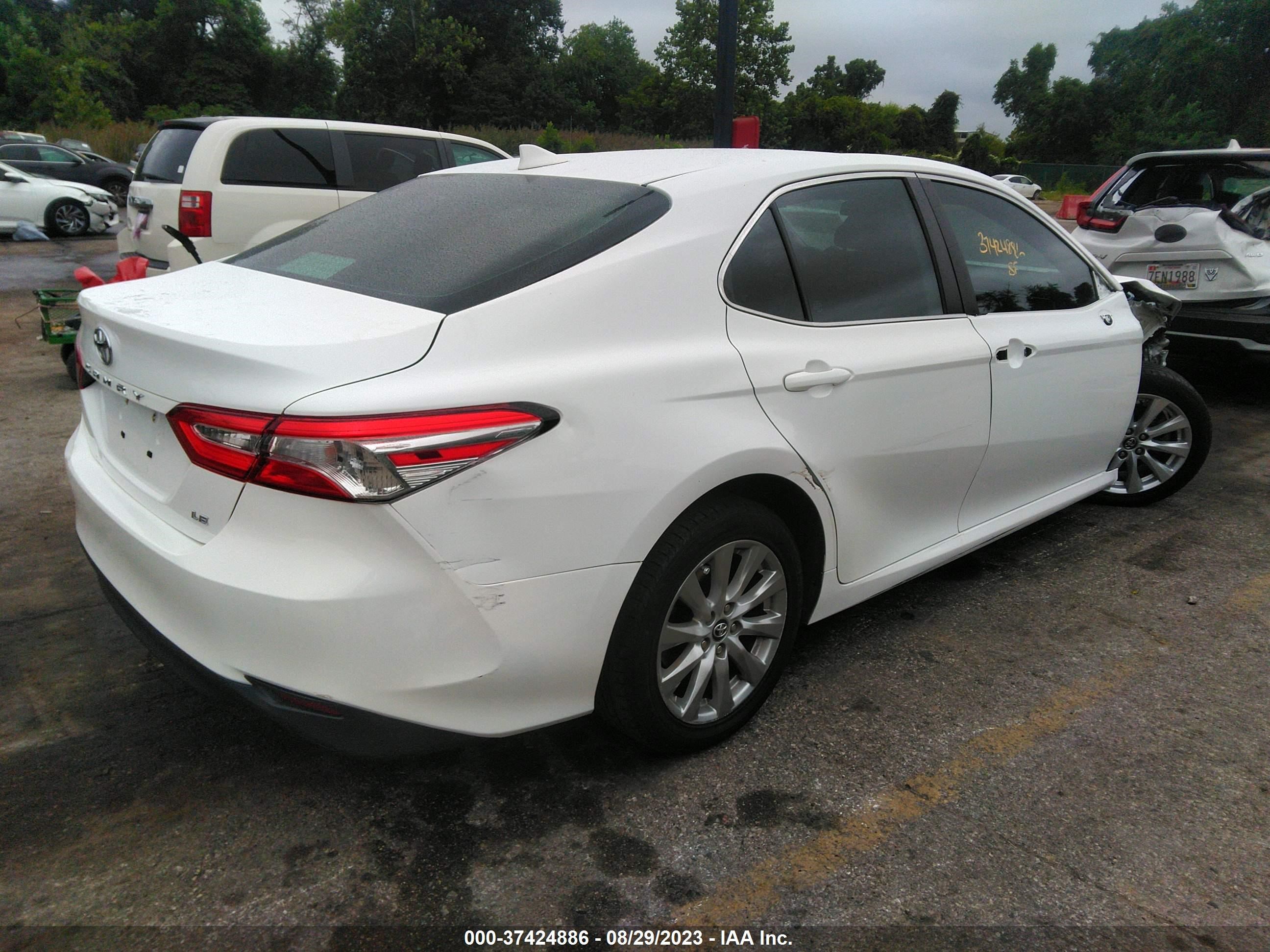 Photo 3 VIN: 4T1B11HK2KU230597 - TOYOTA CAMRY 