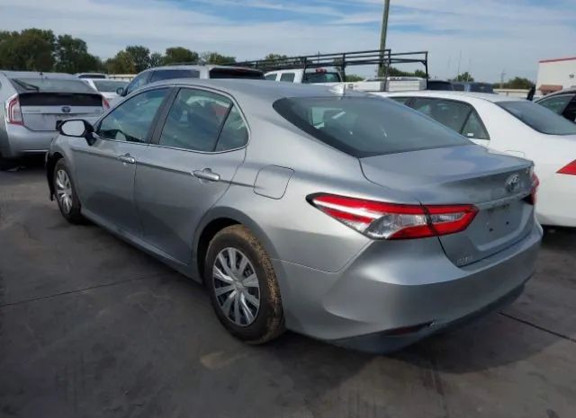 Photo 2 VIN: 4T1B11HK2KU697423 - TOYOTA CAMRY 