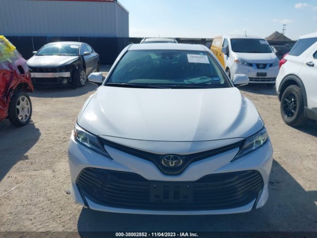 Photo 5 VIN: 4T1B11HK2KU769513 - TOYOTA CAMRY 