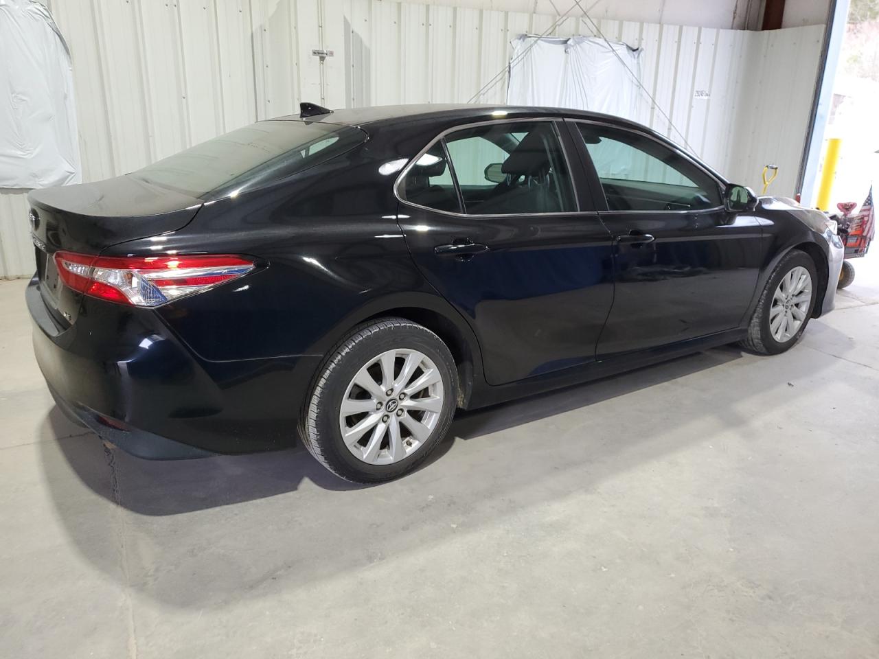 Photo 2 VIN: 4T1B11HK2KU795724 - TOYOTA CAMRY 