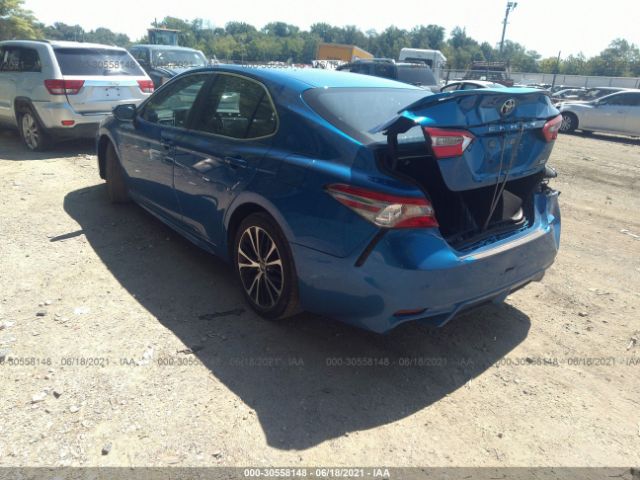 Photo 2 VIN: 4T1B11HK3JU020640 - TOYOTA CAMRY 