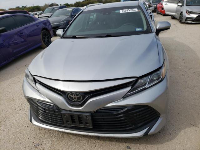 Photo 4 VIN: 4T1B11HK3JU024431 - TOYOTA CAMRY 