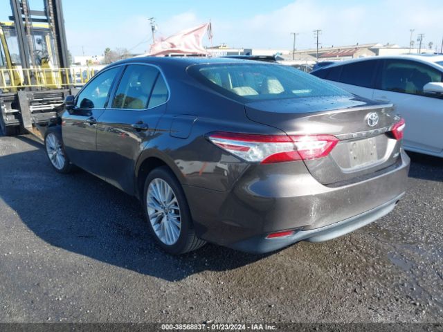 Photo 2 VIN: 4T1B11HK3JU028723 - TOYOTA CAMRY 