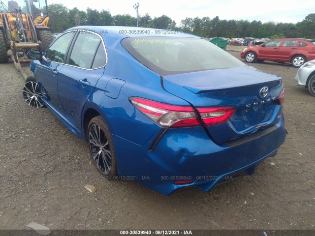 Photo 2 VIN: 4T1B11HK3JU031489 - TOYOTA CAMRY 