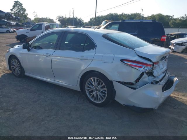 Photo 2 VIN: 4T1B11HK3JU040080 - TOYOTA CAMRY 