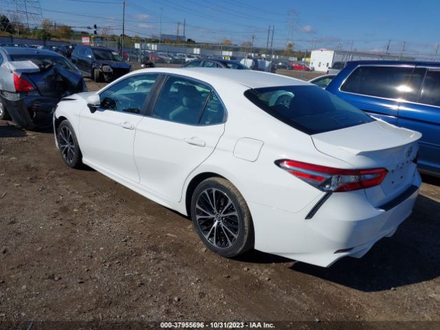 Photo 2 VIN: 4T1B11HK3JU048289 - TOYOTA CAMRY 