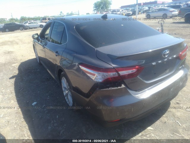 Photo 2 VIN: 4T1B11HK3JU052844 - TOYOTA CAMRY 