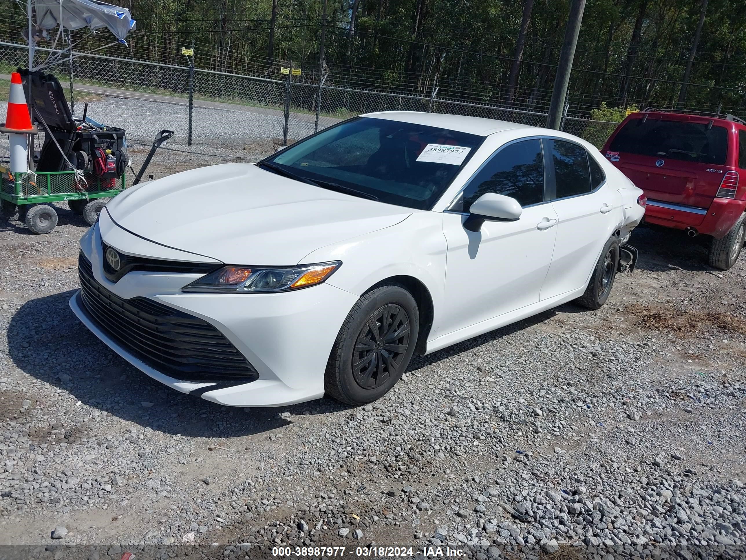 Photo 1 VIN: 4T1B11HK3JU060412 - TOYOTA CAMRY 