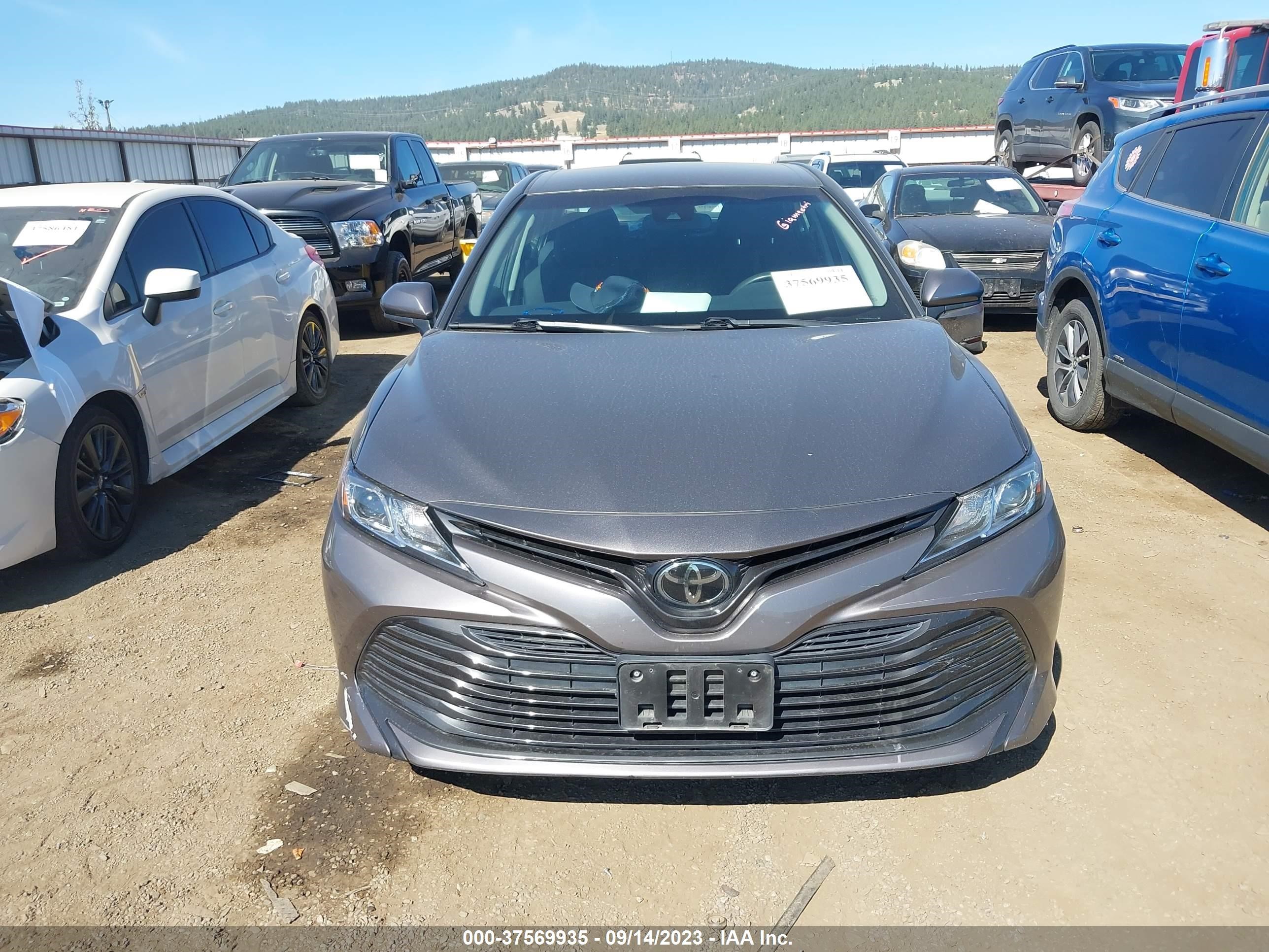 Photo 13 VIN: 4T1B11HK3JU061432 - TOYOTA CAMRY 