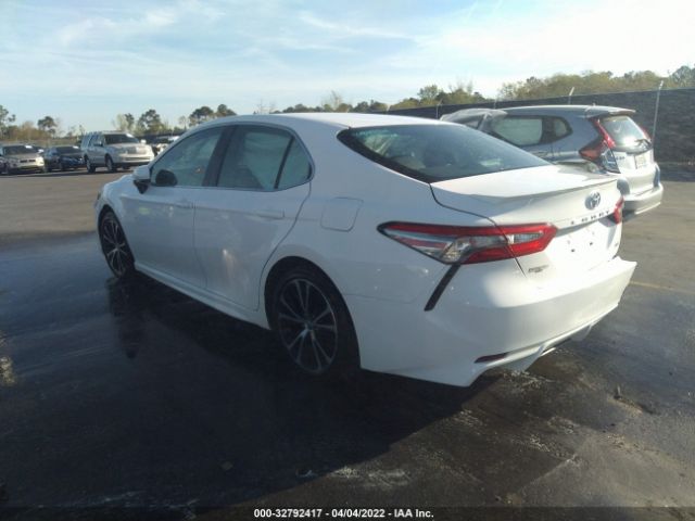 Photo 2 VIN: 4T1B11HK3JU062399 - TOYOTA CAMRY 