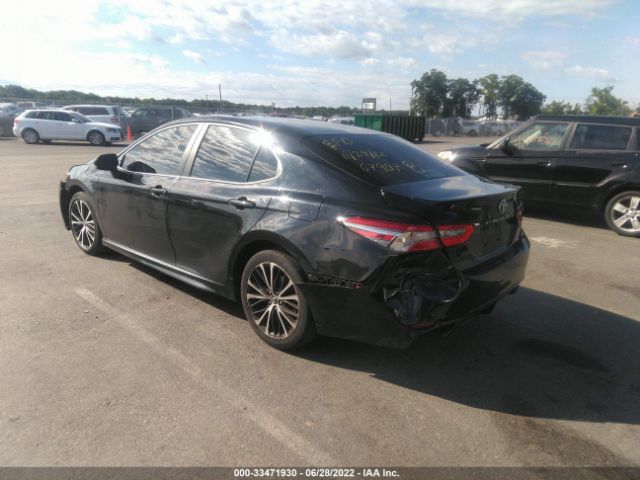 Photo 2 VIN: 4T1B11HK3JU067909 - TOYOTA CAMRY 