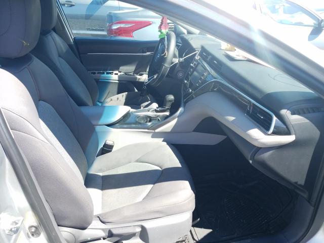 Photo 4 VIN: 4T1B11HK3JU073385 - TOYOTA CAMRY L 