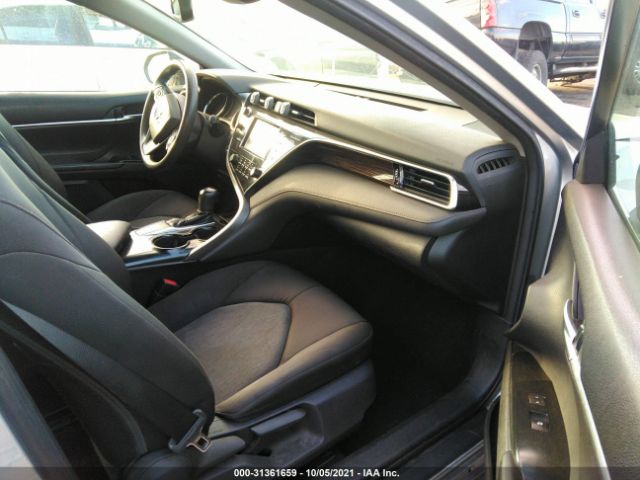 Photo 4 VIN: 4T1B11HK3JU083298 - TOYOTA CAMRY 