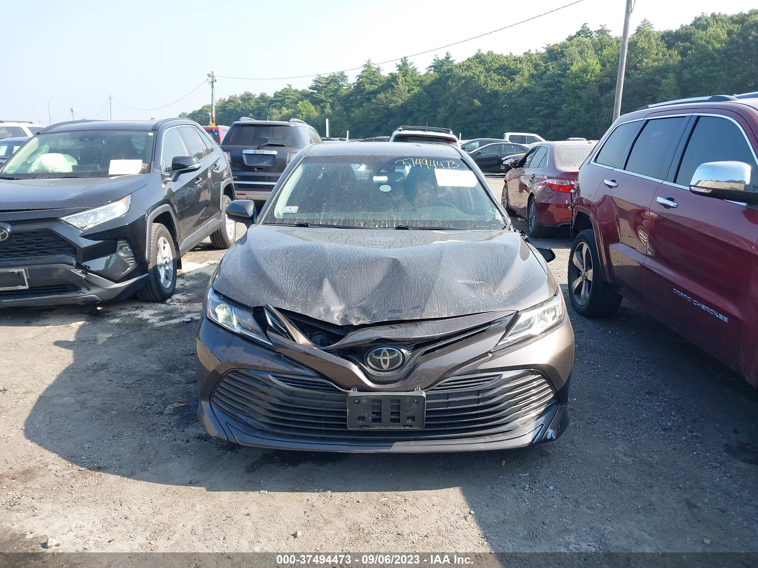 Photo 11 VIN: 4T1B11HK3JU088033 - TOYOTA CAMRY 