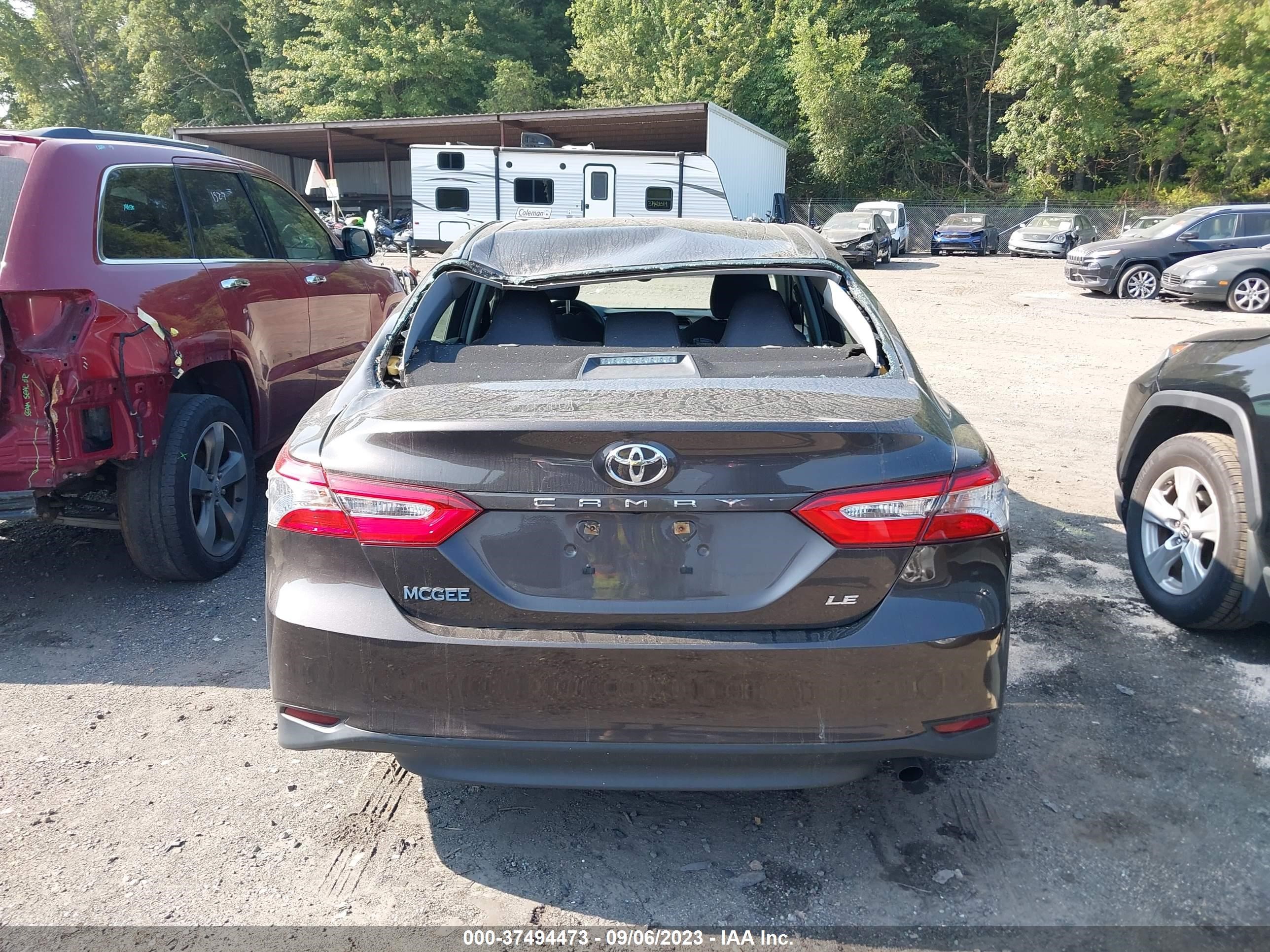 Photo 15 VIN: 4T1B11HK3JU088033 - TOYOTA CAMRY 