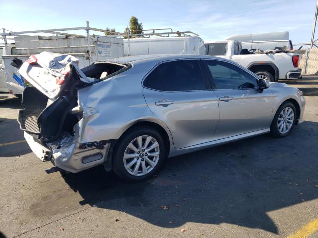 Photo 2 VIN: 4T1B11HK3JU105638 - TOYOTA CAMRY L 