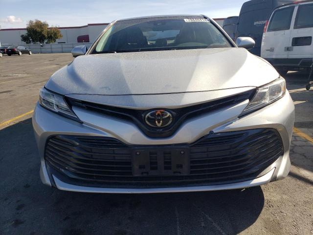 Photo 4 VIN: 4T1B11HK3JU105638 - TOYOTA CAMRY L 