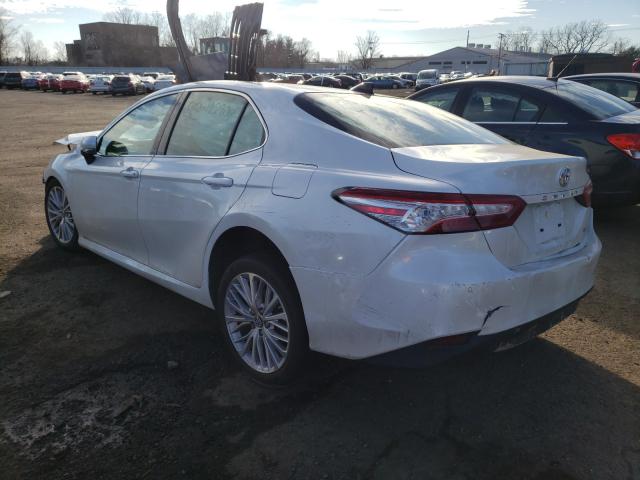 Photo 2 VIN: 4T1B11HK3JU105896 - TOYOTA CAMRY L 