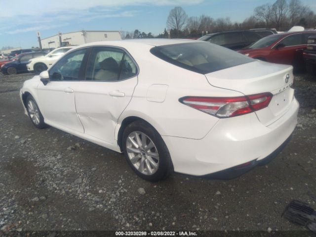 Photo 2 VIN: 4T1B11HK3JU142527 - TOYOTA CAMRY 