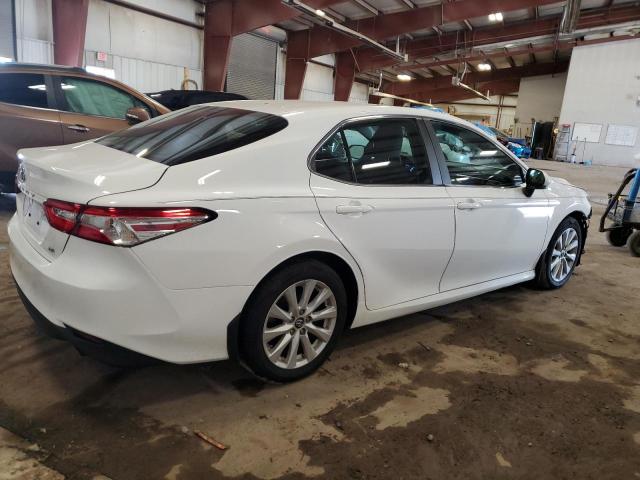 Photo 2 VIN: 4T1B11HK3JU143273 - TOYOTA CAMRY 