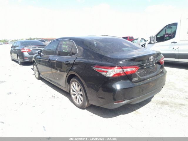 Photo 2 VIN: 4T1B11HK3JU143418 - TOYOTA CAMRY 