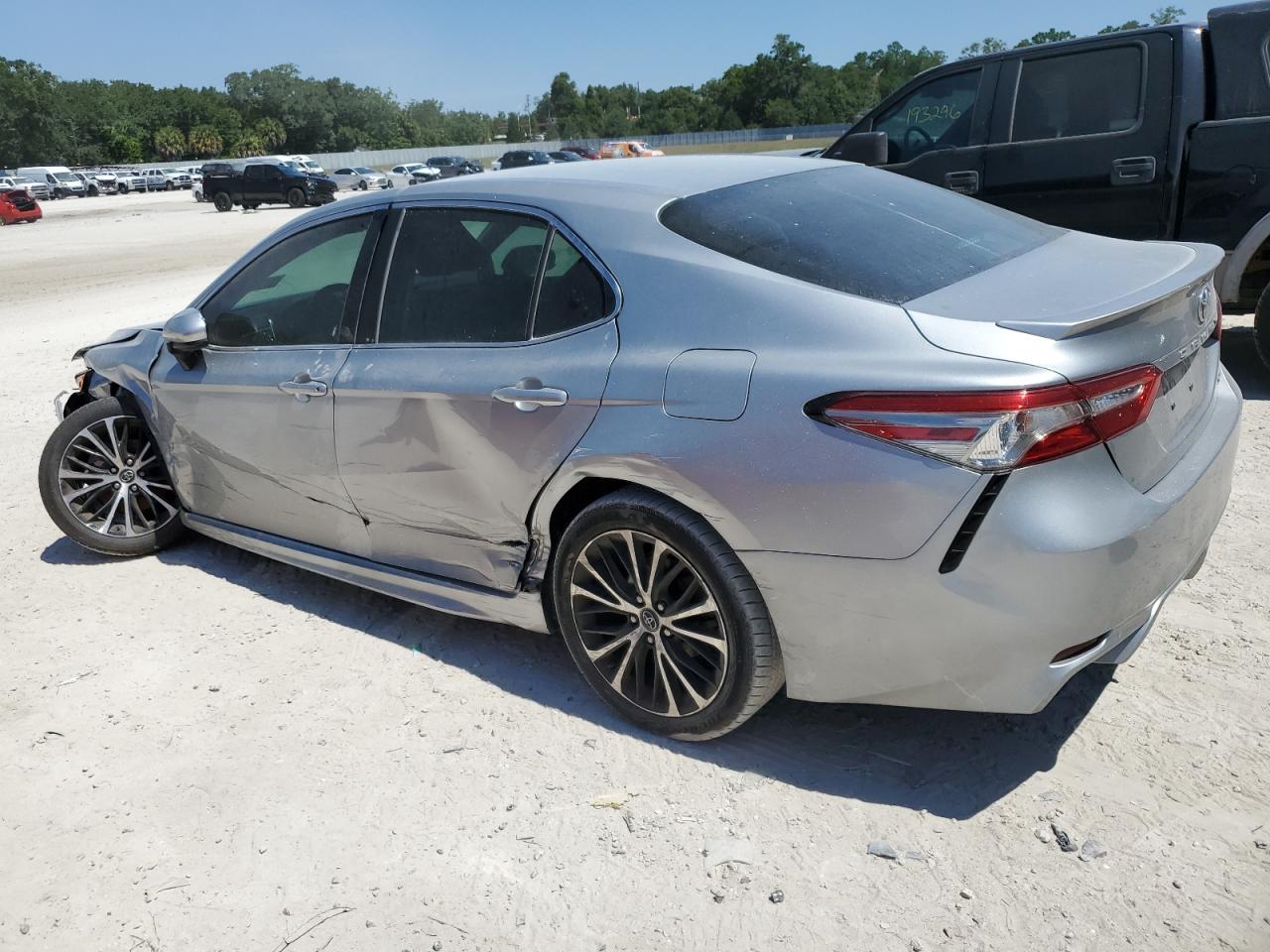 Photo 1 VIN: 4T1B11HK3JU145055 - TOYOTA CAMRY 