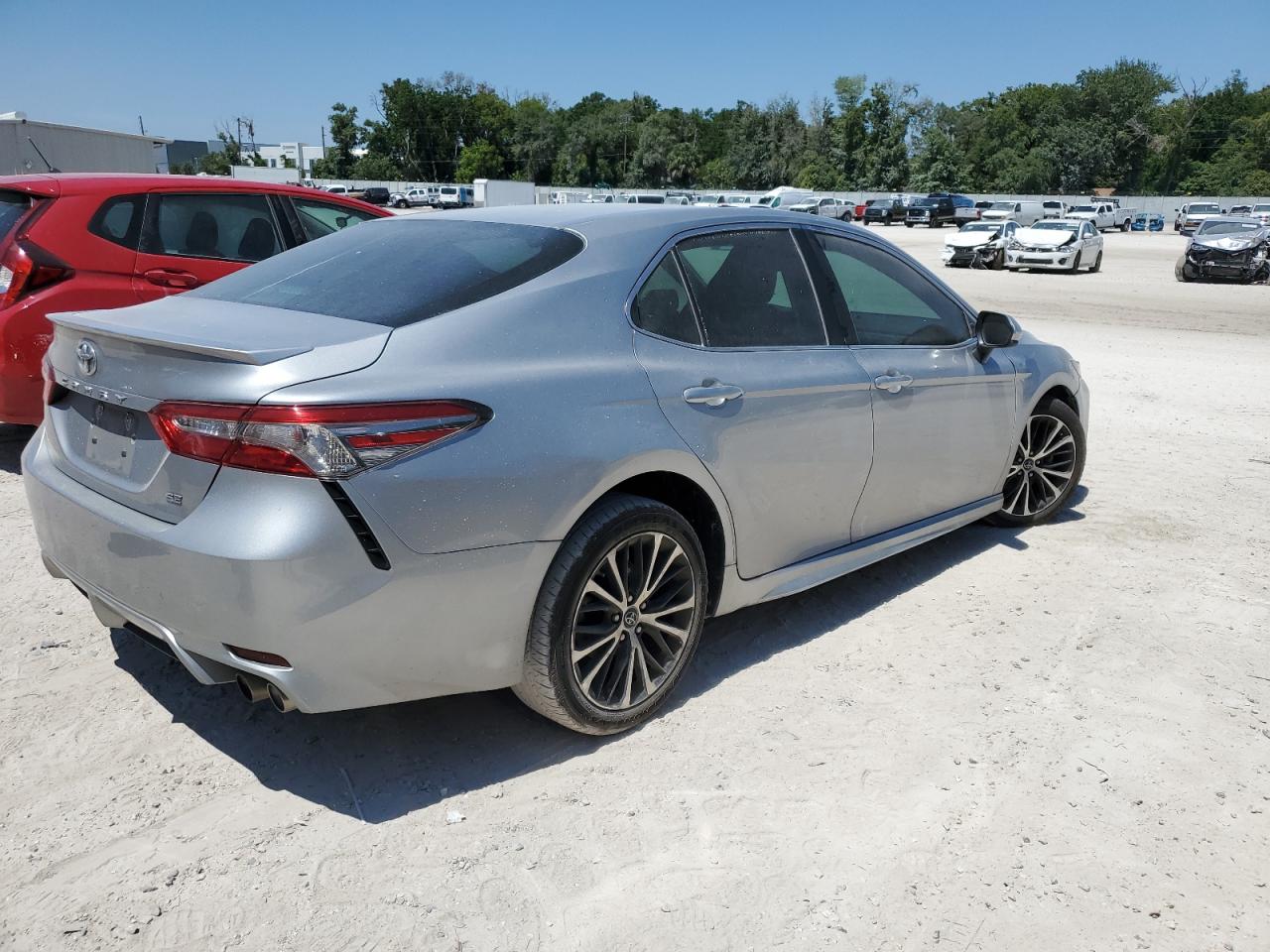 Photo 2 VIN: 4T1B11HK3JU145055 - TOYOTA CAMRY 