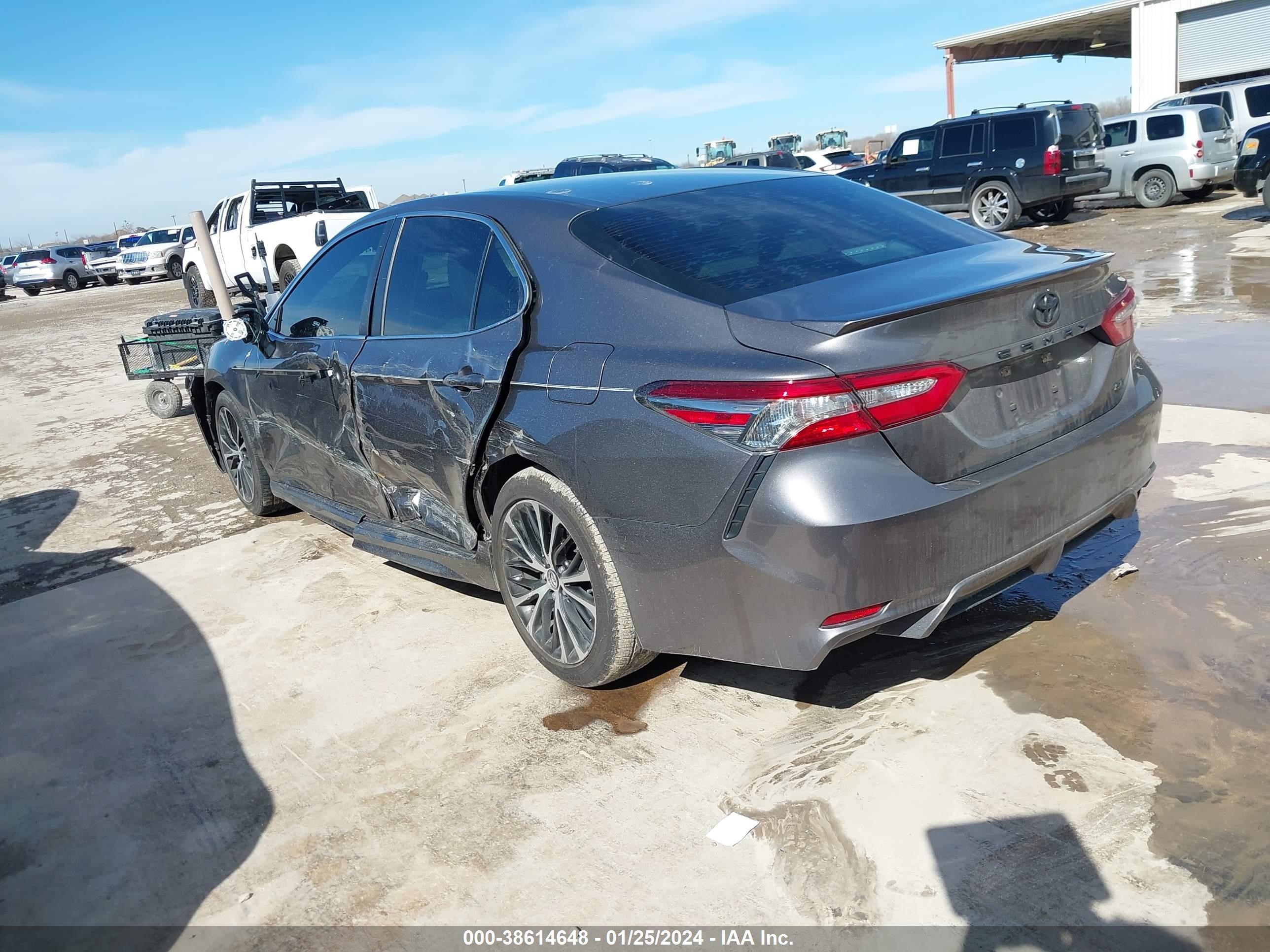 Photo 1 VIN: 4T1B11HK3JU513525 - TOYOTA CAMRY 