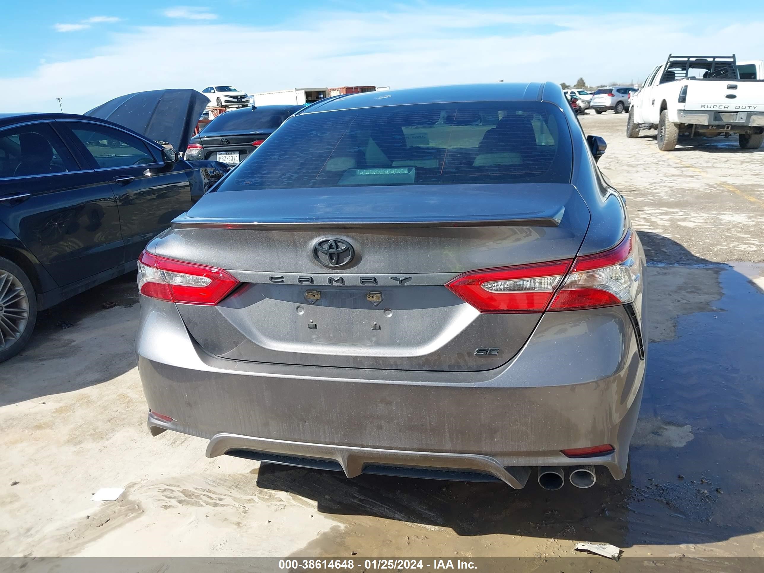 Photo 14 VIN: 4T1B11HK3JU513525 - TOYOTA CAMRY 