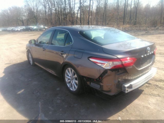 Photo 2 VIN: 4T1B11HK3JU518238 - TOYOTA CAMRY 