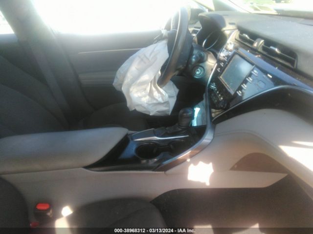 Photo 4 VIN: 4T1B11HK3JU518238 - TOYOTA CAMRY 