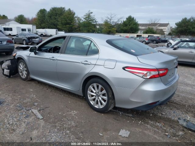 Photo 2 VIN: 4T1B11HK3JU521334 - TOYOTA CAMRY 